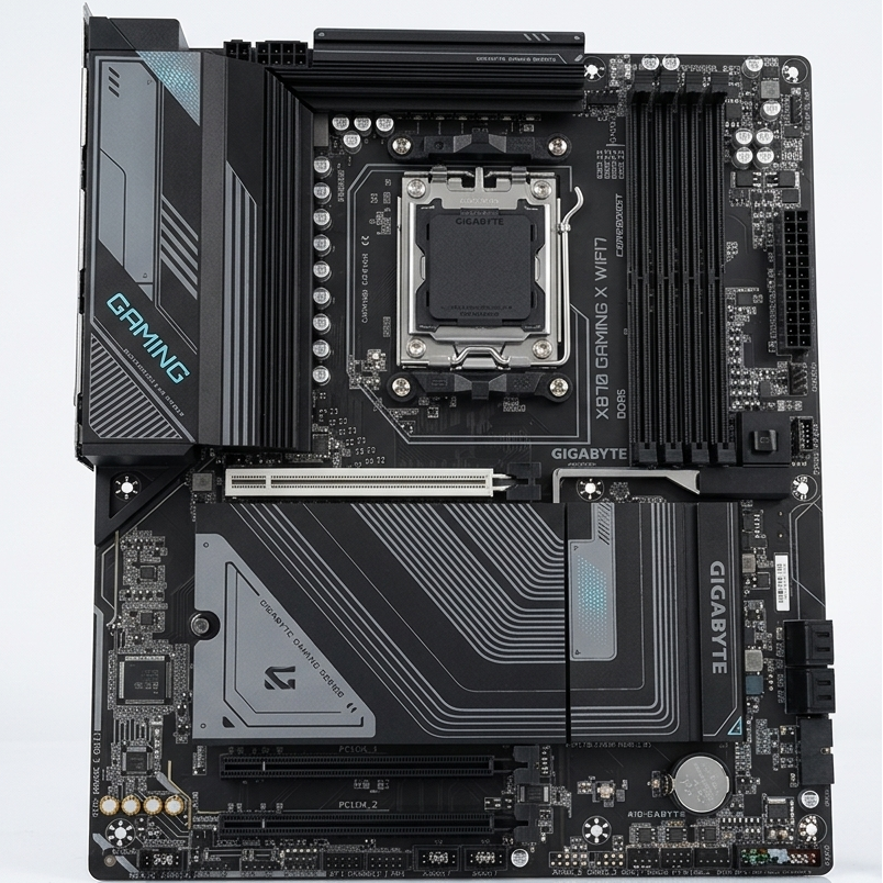 GIGABYTE X870 GAMING X WIFI7 AMD